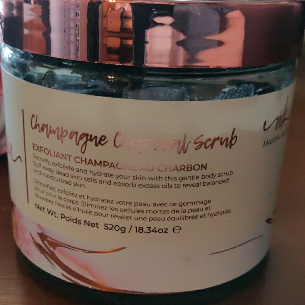 Manna Kadar Charcoal Scrub